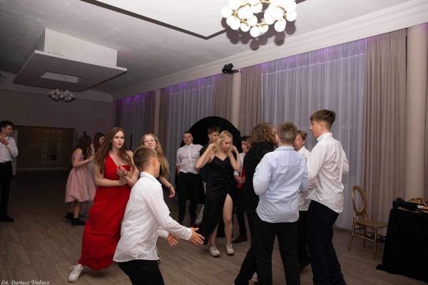 Bal klas ósmych