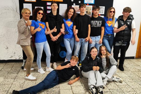 Pokaz mody uczniów i nauczycieli
