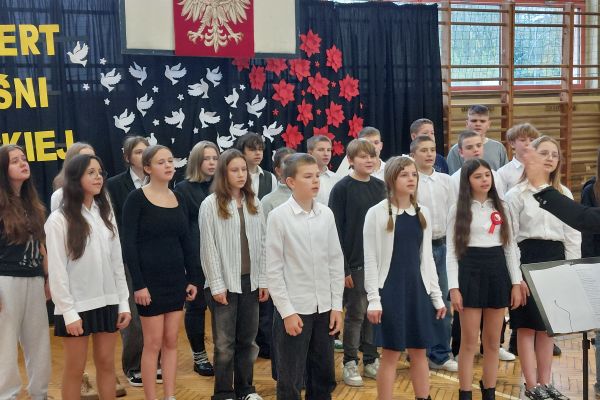 KONCERT PIEŚNI POLSKIEJ W KLASACH 4-8
