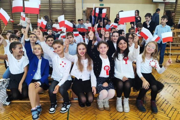 KONCERT PIEŚNI POLSKIEJ W KLASACH 4-8