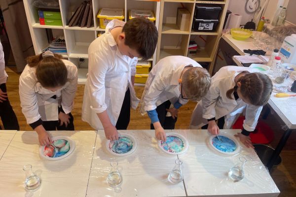 Klasa 2a na warsztatach chemicznych