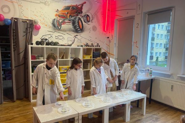 Klasa 2a na warsztatach chemicznych